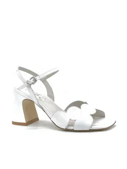 White patent sandal. Leather lining , leather sole. 7,5 cm heel.
