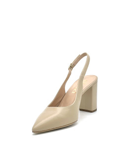 Beige leather slingback. Leather lining, leather sole. 7,5 cm heel.