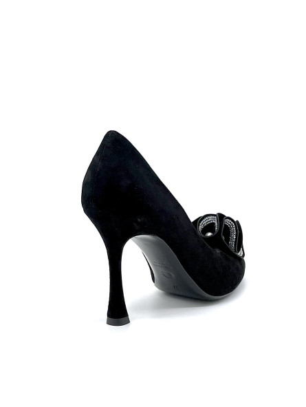 Black suede pump and floral accessory with rhinestones and pearl. Leather lining