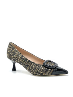 Beige tweed fabric and black patent pump with patent buckle. Leather lining, lea