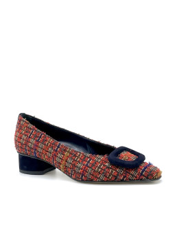 Red bouclé fabric and blue suede pump with buckle. Leather lining, leather and 