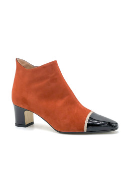 Pumpkin suede and black patent boots with beige grosgrain ribbon. Leather lining