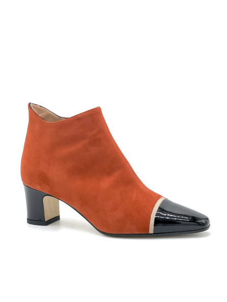 Pumpkin suede and black patent boots with beige grosgrain ribbon. Leather lining