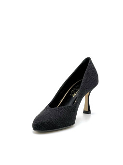 Black fabric pump. Leather lining, leather and rubber sole. 7,5 cm heel.