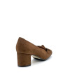 Brown suede pump with soft insole. Leather lining, leather and rubber sole. Poro