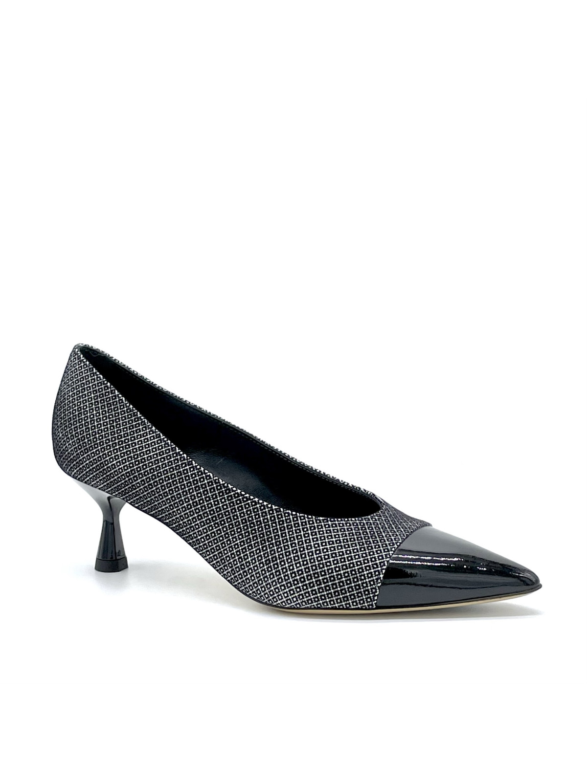 Black patent and printed suede pump. Leather lining, leather and rubber sole. 5,