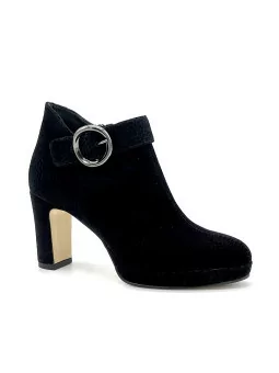 Black suede boots with golden buckle. Leather lining, leather and rubber sole. 9