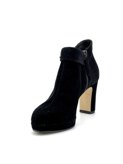 Black suede boots with golden buckle. Leather lining, leather and rubber sole. 9