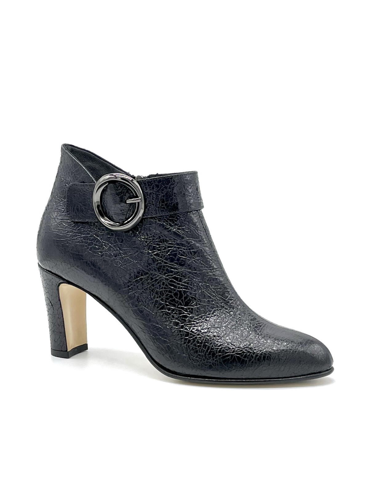 Black leather with creased effect boots with silver buckle. Leather lining, leat