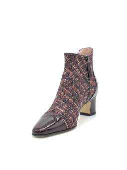 Plum tweed fabrci and patent boots. Leather lining, leather and rubber sole. 5,5