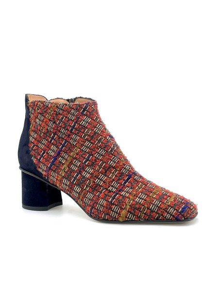 Red bouclé fabric and blue suede boots. Leather lining, leather and rubber sole