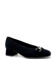 Black printed suede pump with golden clamp and soft insole. Leather lining, leat