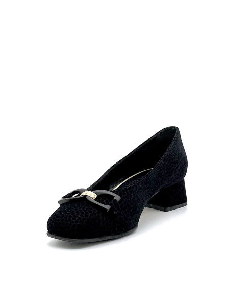 Black printed suede pump with golden clamp and soft insole. Leather lining, leat