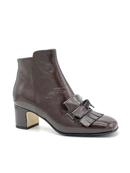 Brown patent with creased effect boots with soft insole. Leather lining, leather