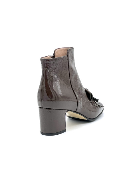 Brown patent with creased effect boots with soft insole. Leather lining, leather