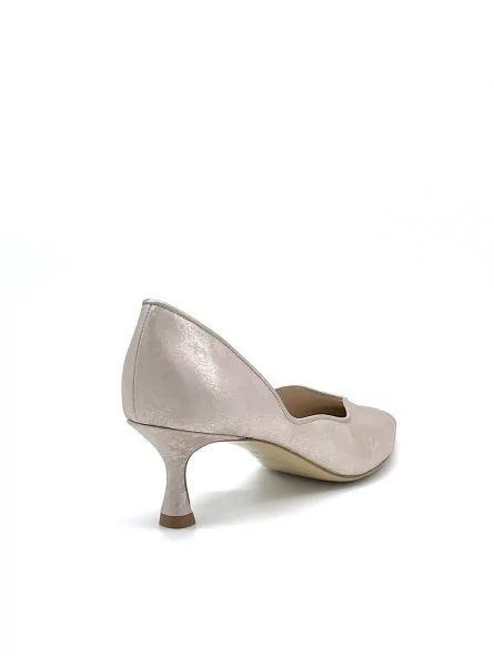 Nude satin effect chenille pump with internal opening. Leather lining, leather s