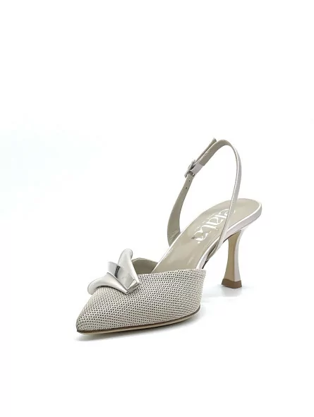 Beige honeycomb fabric and oyster iridescent leather slingback with silver acces