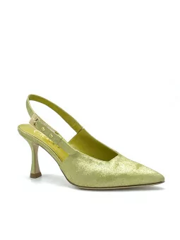 Slingback in ciniglia satinata color olio e fibbia dorata. Fodera in pelle, suol