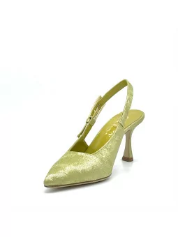 Slingback in ciniglia satinata color olio e fibbia dorata. Fodera in pelle, suol