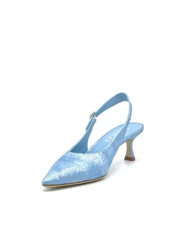 Slingback in ciniglia satinata celeste. Fodera in pelle, suola in cuoio. Altezza