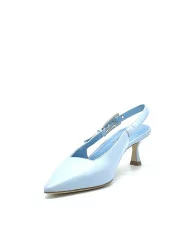 Slingback in pelle celeste e fibbia argento. Fodera in pelle, suola in cuoio. Al