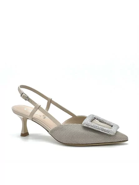 Beige honeycomb fabric and leather slingback with jewel buckle. Leather lining, 