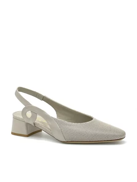 Light taupe leather and beige honeycomb fabric slingback. Leather lining, leathe