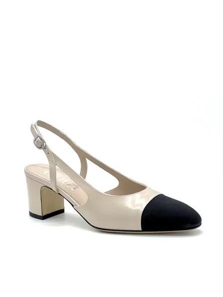 Slingback in pelle beige e tessuto nero. Fodera in pelle, suola in cuoio. Altezz