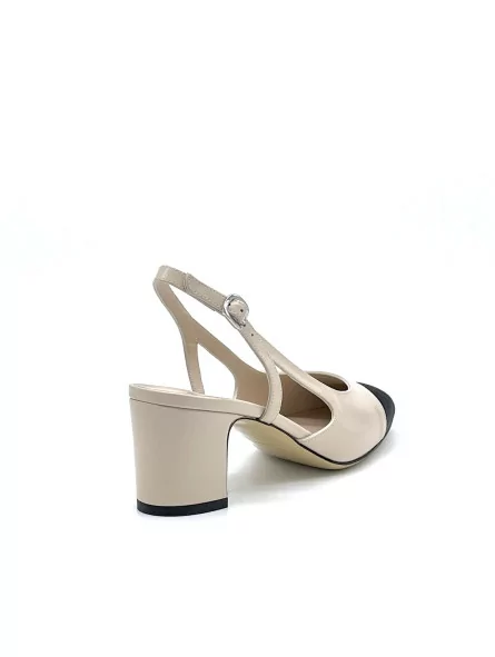 Beige leather and black fabric slingback. Leather lining, leather sole. 5,5 cm h