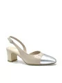 Slingback in pelle beige e pelle laminata argento. Fodera in pelle, suola in cuo