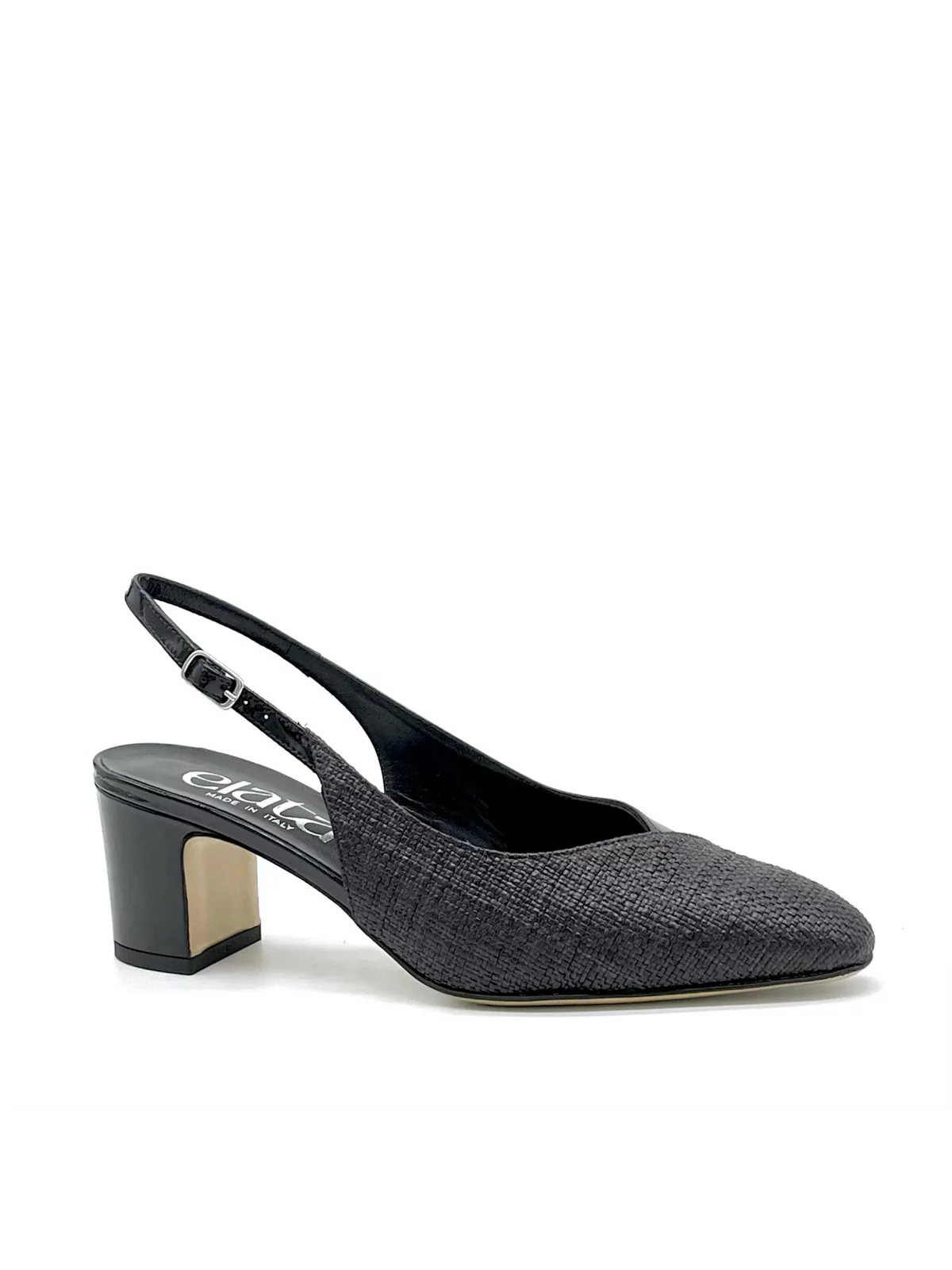 Slingback in rafia e vernice nera. Fodera in pelle, suola in cuoio. Altezza tacc