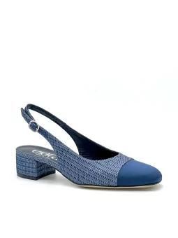 Slingback in tessuto laminato e raso di seta blu. Fodera in pelle, suola in cuoi