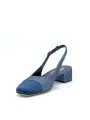 Blue silk and laminate fabric slingback. Leather lining, leather sole. 5,5 cm he