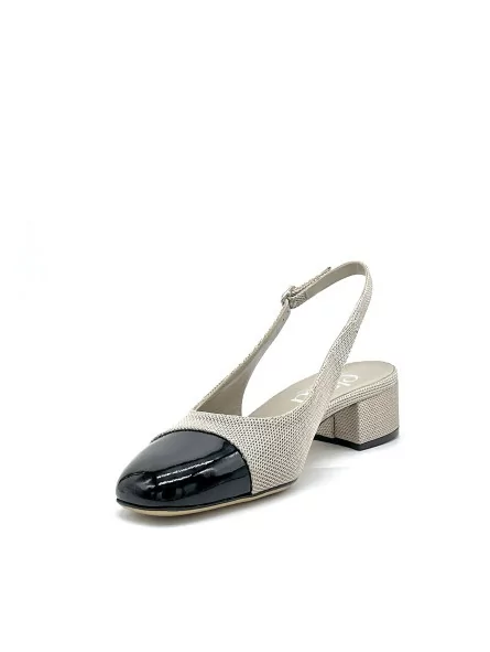 Beige honeycomb fabric and black patent slingback. Leather lining, leather sole.