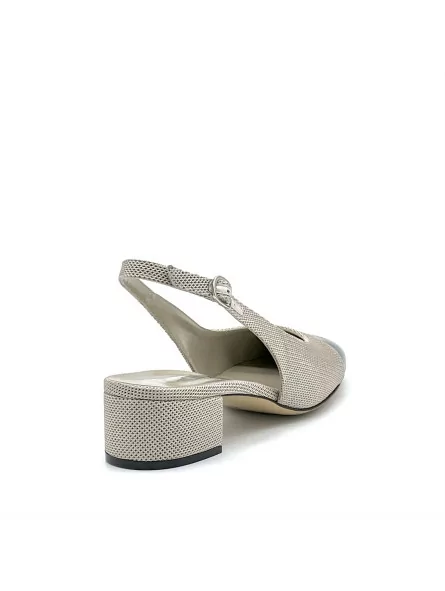 Beige honeycomb fabric and black patent slingback. Leather lining, leather sole.