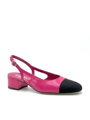 Fuchsia leather and black fabric slingback. Leather lining, leather sole. 3,5 cm