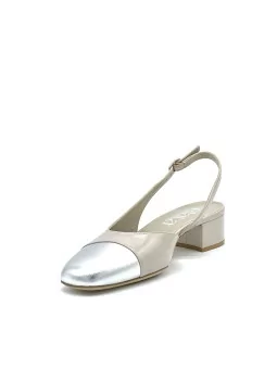 Slingback in pelle tortora e pelle laminata argento. Fodera in pelle, suola in c