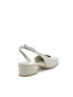 Slingback in pelle tortora e pelle laminata argento. Fodera in pelle, suola in c