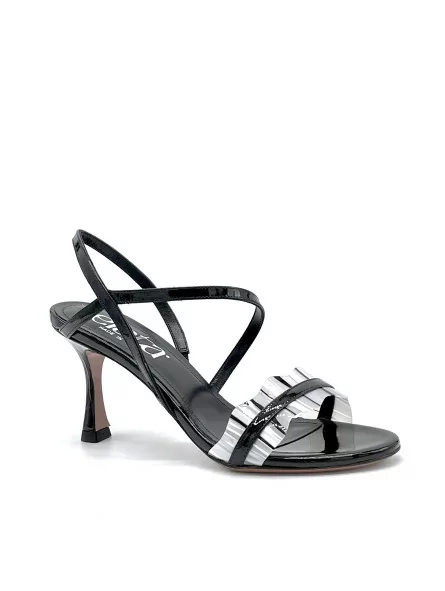 Black patent and black and white vinyl sandal. Leather lining, leather sole. 7,5