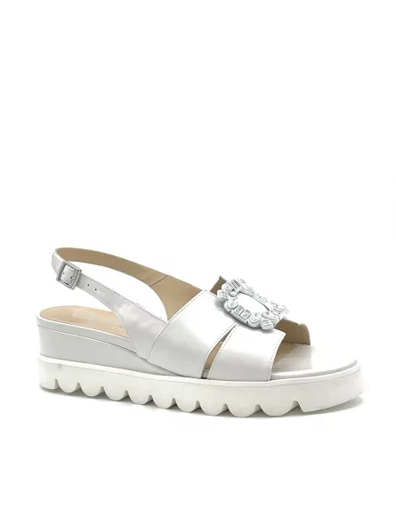 Milk color leather sandal with jewel accessory. Leather lining, leather covered 