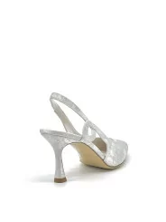 Silver satin effect chenille slingback. Leather lining, leather sole. 7,5 cm hee