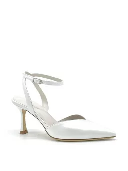 White pearl leather slingback with ankle strap. Leather lining, leather sole. 7,