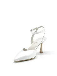 White pearl leather slingback with ankle strap. Leather lining, leather sole. 7,