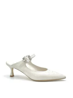 Ivory satin effect chenille sabot with jewel buckle. Leather lining, leather sol