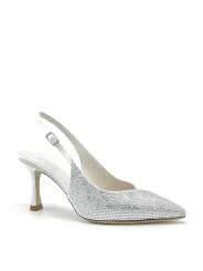 Slingback in raso di seta bianco e applicazione di strass. Fodera in pelle, suol