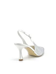 White silk slingback with rhinestones. Leather lining, leather sole 7,5 cm heel.