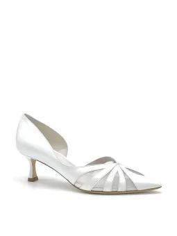 White pearl leather pump with mesh insert. Leather lining, leather sole.  5,5 cm