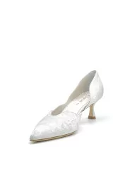 Silver satin effect chenille pump with internal opening. Leather lining, leather