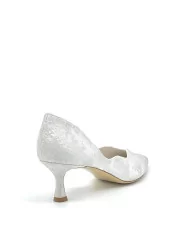 Silver satin effect chenille pump with internal opening. Leather lining, leather