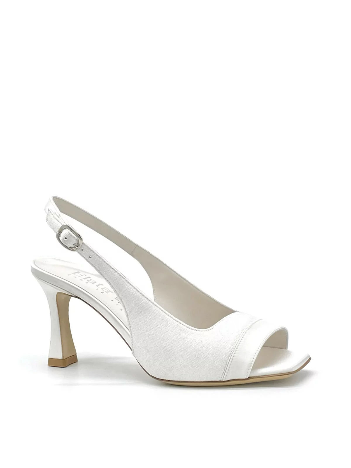 White silk and laminate fabric sandal. Leather lining, leather sole. 7,5 cm heel